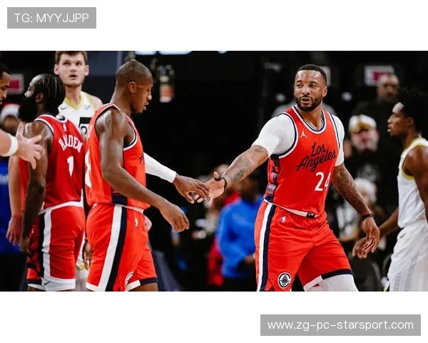 哈登突破分球,快船进攻组织完美衔接